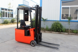 豫捷机械讲述电动叉车特征分类