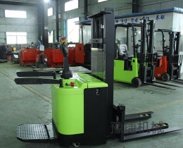 豫捷机械讲解：全电动堆垛车的检查和维护